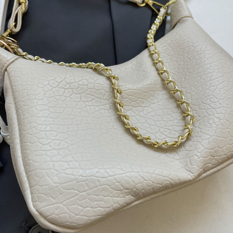 Women's Medium Pu Leather Solid Color Streetwear Zipper Crossbody Bag display picture 9