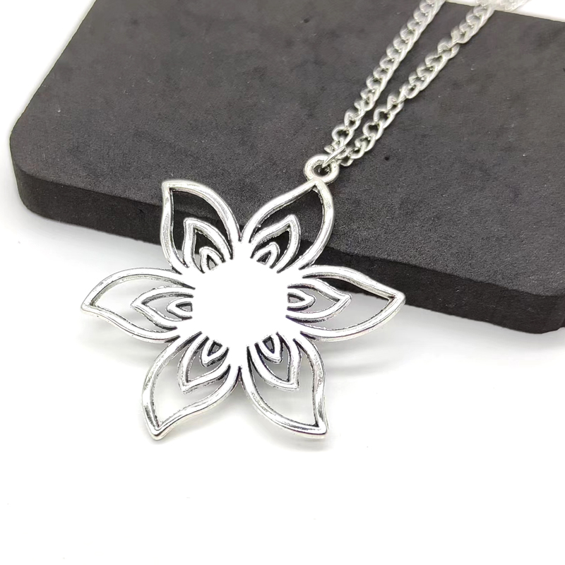 Wholesale Jewelry Simple Style Classic Style Flower Zinc Alloy Resin Plating Pendant Necklace display picture 3