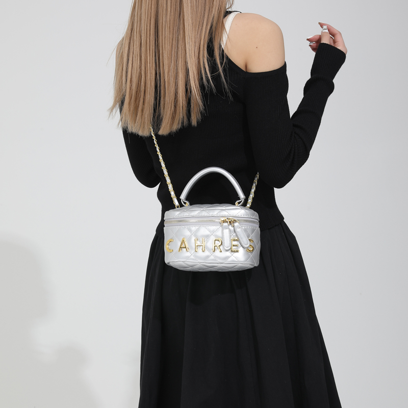 Femmes Moyen Faux Cuir Lettre Lingge Style Vintage Style Classique Fermeture Éclair Sac Bandoulière display picture 11