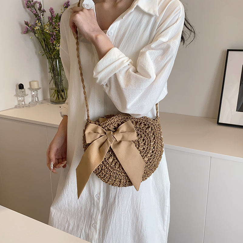 Women's Medium Straw Solid Color Vacation Beach Ribbon Weave Round Zipper Straw Bag display picture 1