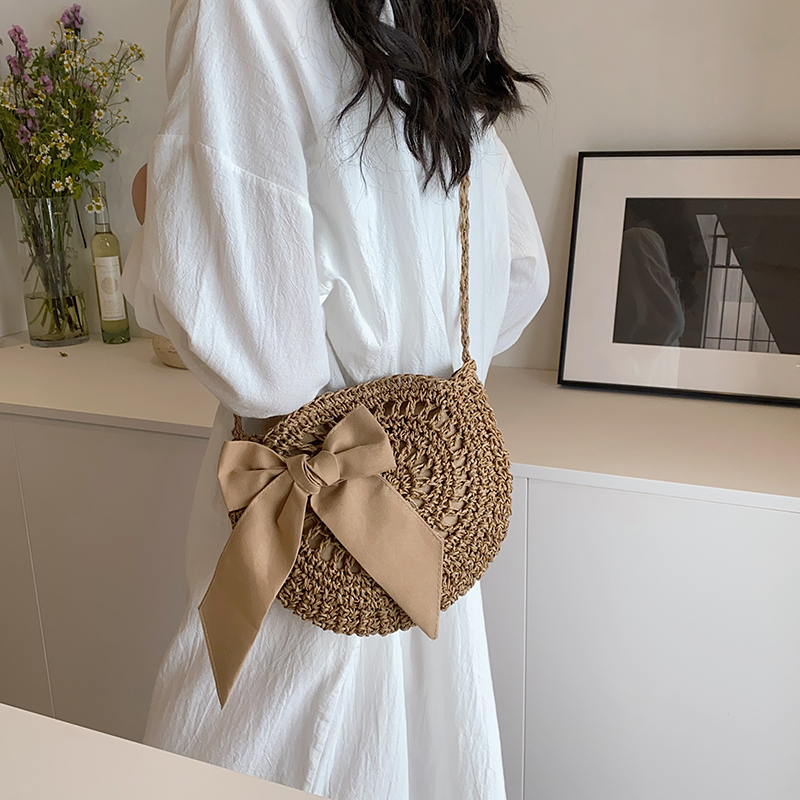 Women's Medium Straw Solid Color Vacation Beach Ribbon Weave Round Zipper Straw Bag display picture 8