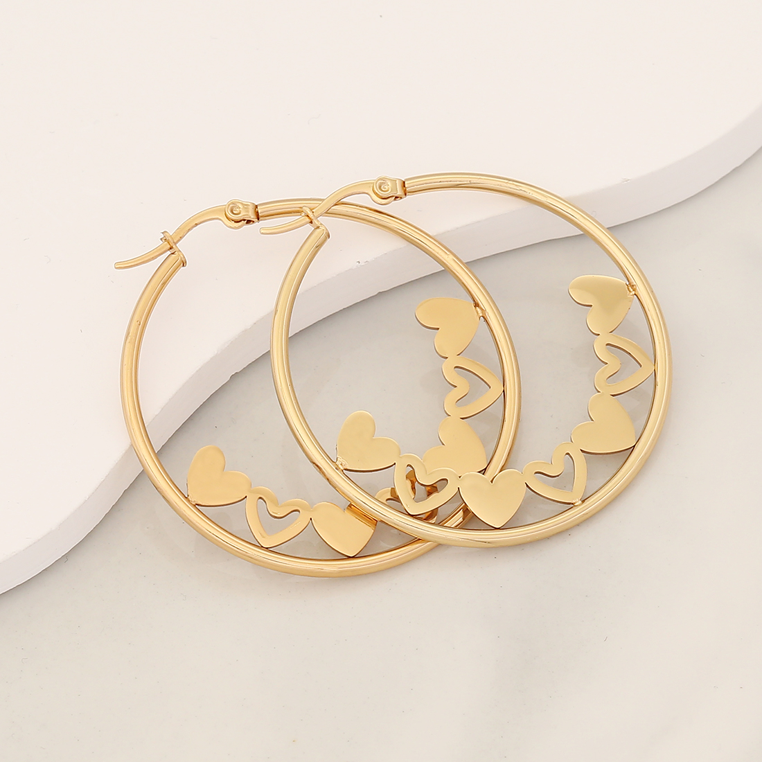 1 Pair Simple Style Commute Heart Shape Flower Butterfly Hollow Out 304 Stainless Steel 18K Gold Plated Earrings display picture 8