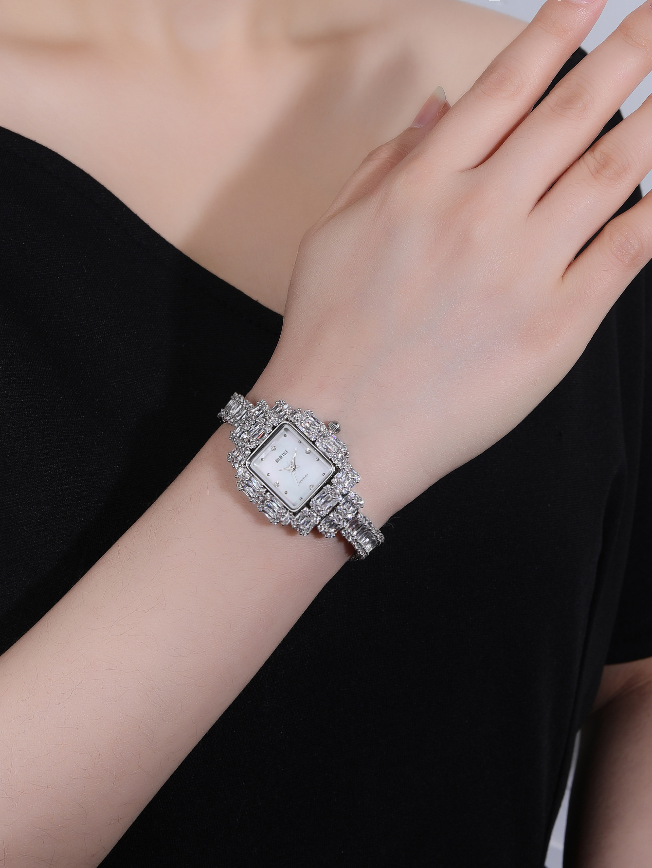Elegant Business Simple Style Solid Color Lathe Buckle Electronic Women's Watches display picture 1