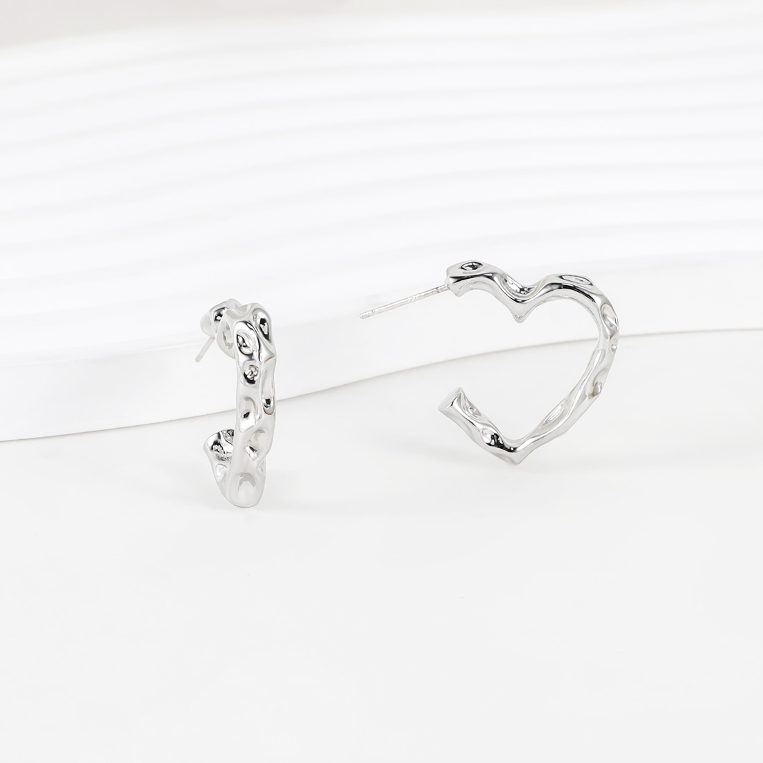 1 Pair Basic Simple Style Classic Style Irregular Solid Color Iron Silver Plated Earrings display picture 5