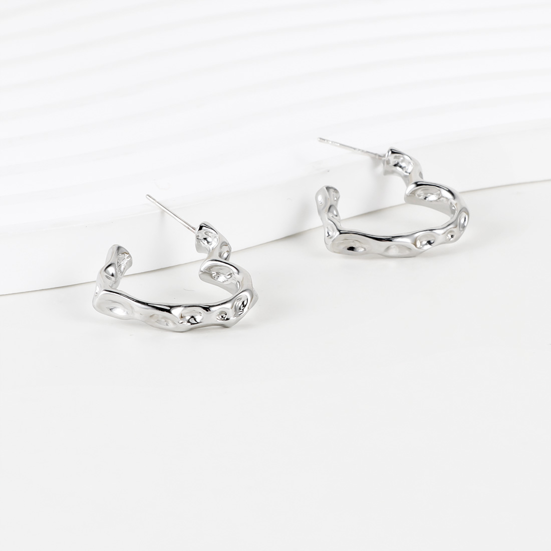 1 Pair Basic Simple Style Classic Style Irregular Solid Color Iron Silver Plated Earrings display picture 7