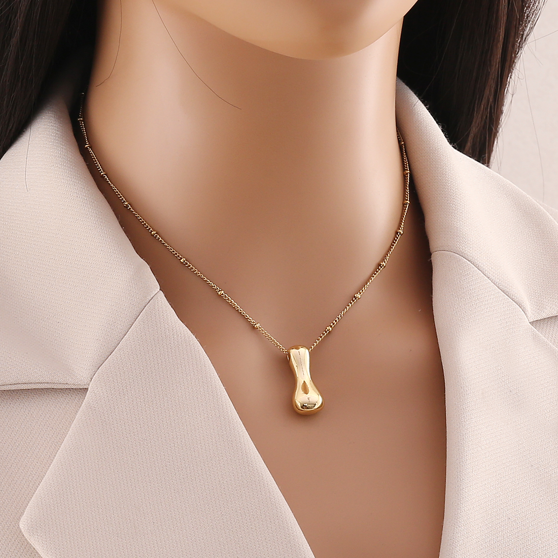 304 Stainless Steel Copper 18K Gold Plated Simple Style Commute Letter Pendant Necklace display picture 9
