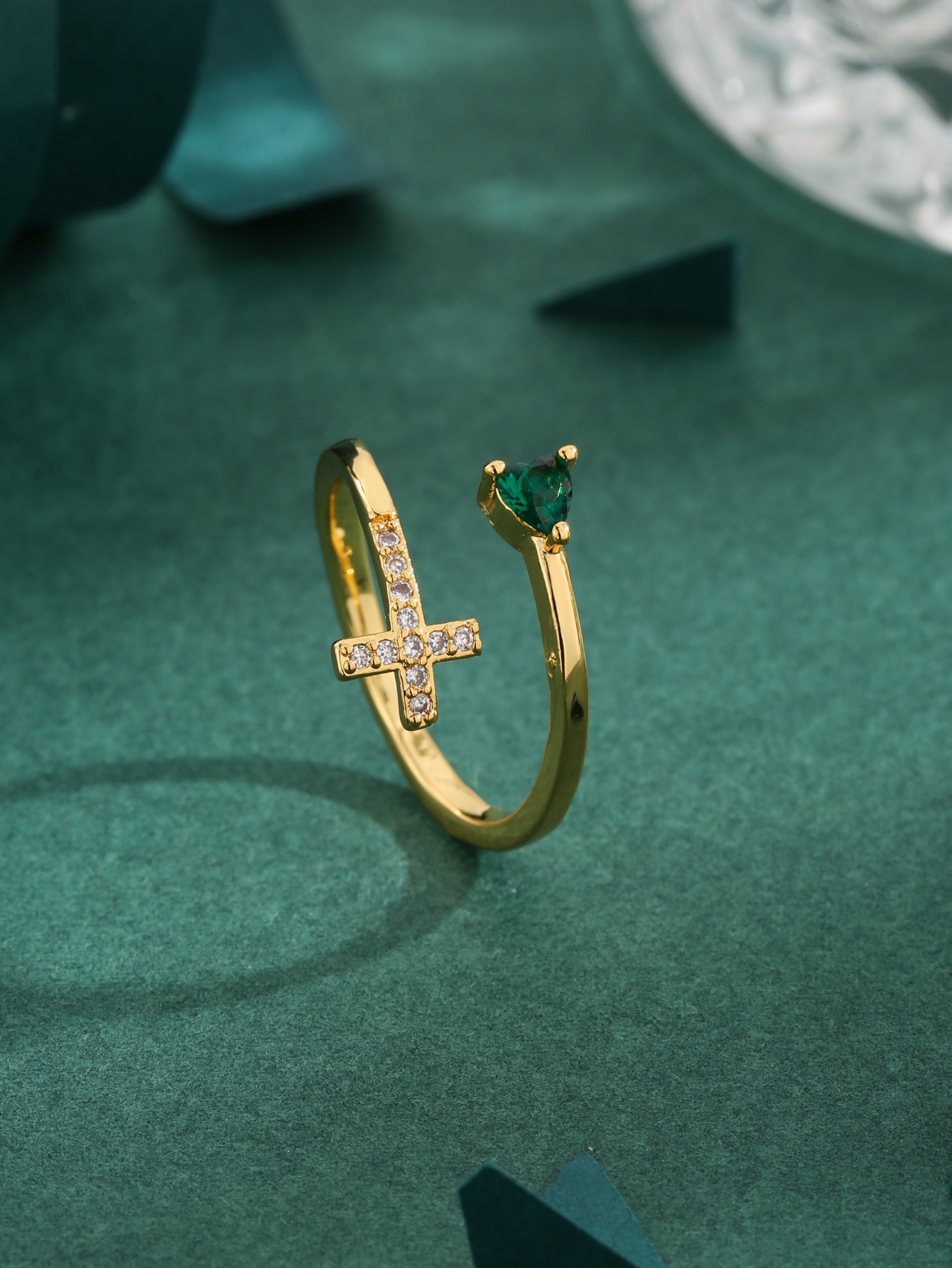 Copper 18K Gold Plated Classic Style Plating Inlay Cross Heart Shape Zircon Rings display picture 2