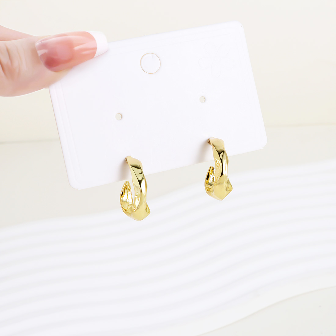 1 Pair Elegant Simple Style Commute Solid Color Iron Gold Plated Ear Studs display picture 2