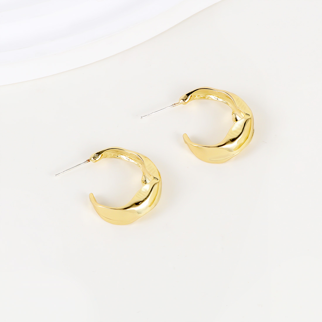 1 Pair Elegant Simple Style Commute Solid Color Iron Gold Plated Ear Studs display picture 4