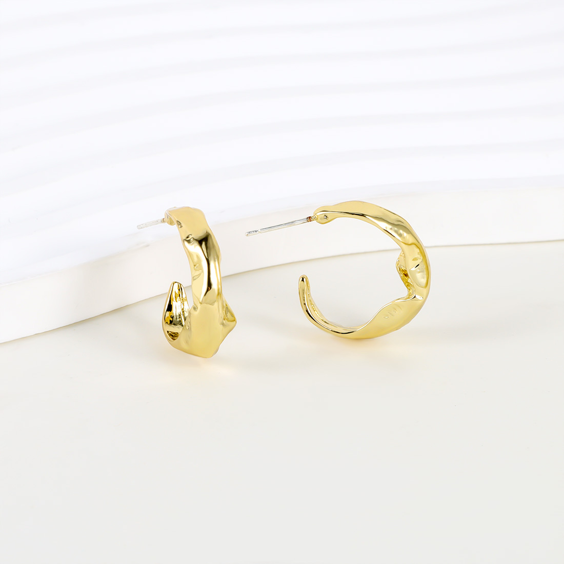 1 Pair Elegant Simple Style Commute Solid Color Iron Gold Plated Ear Studs display picture 5