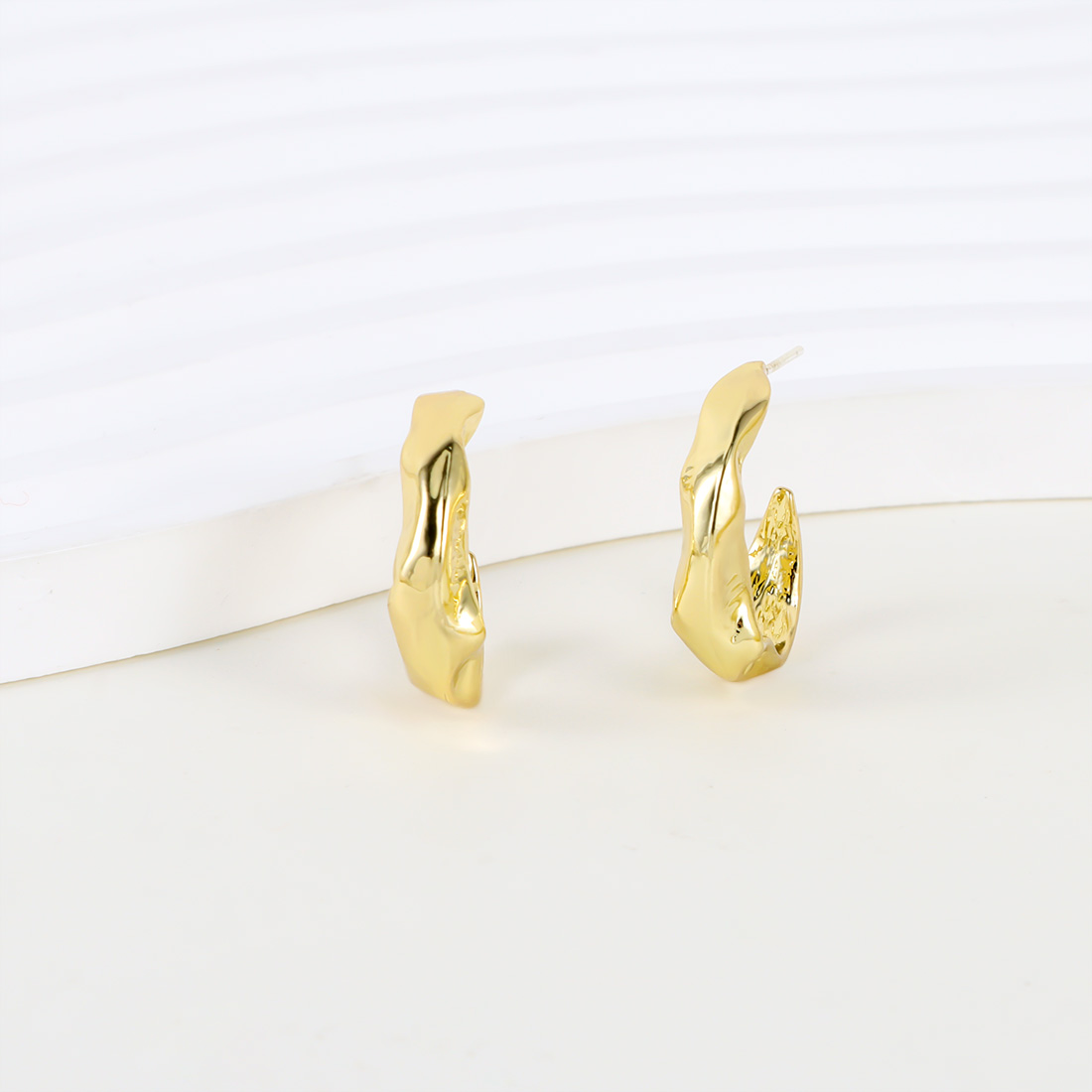 1 Pair Elegant Simple Style Commute Solid Color Iron Gold Plated Ear Studs display picture 6