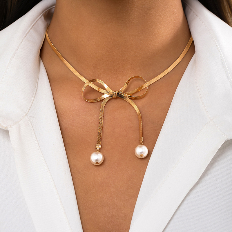 Großhandel Schmuck Elegant Einfacher Stil Bogenknoten Legierung Perle Halskette display picture 1