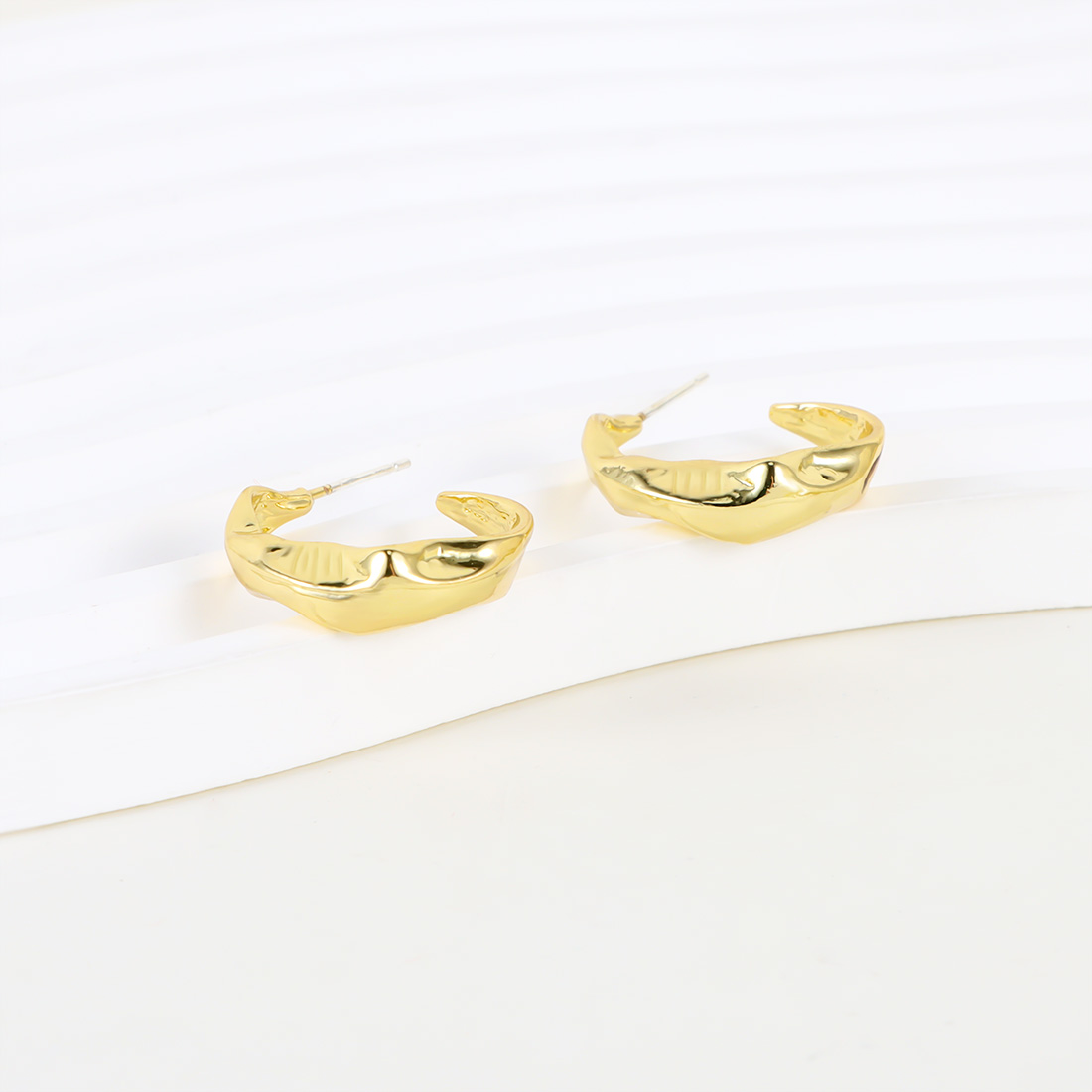 1 Pair Elegant Simple Style Commute Solid Color Iron Gold Plated Ear Studs display picture 8