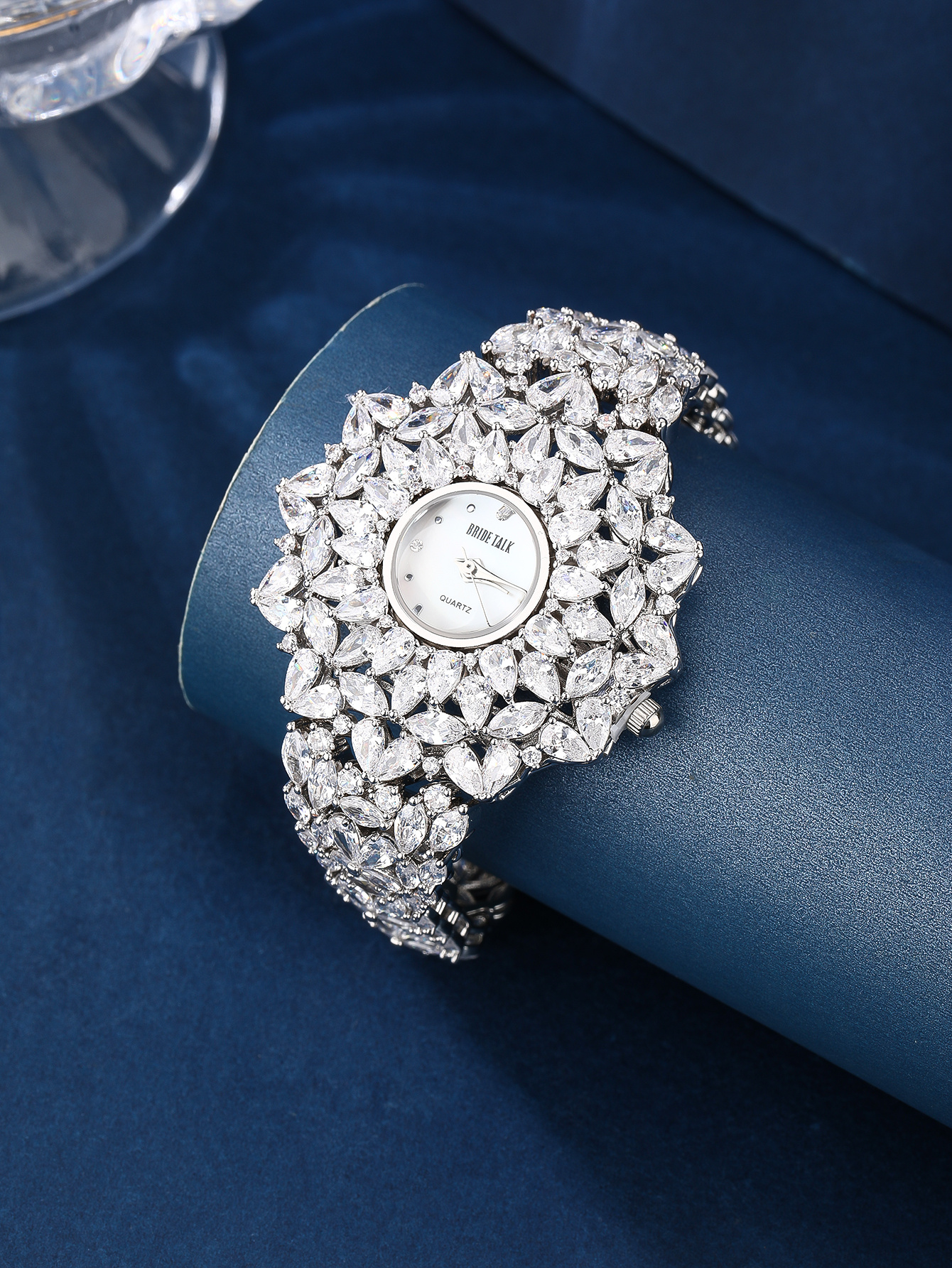 Elegant Shiny Flower Lathe Buckle Electronic Women's Watches display picture 2