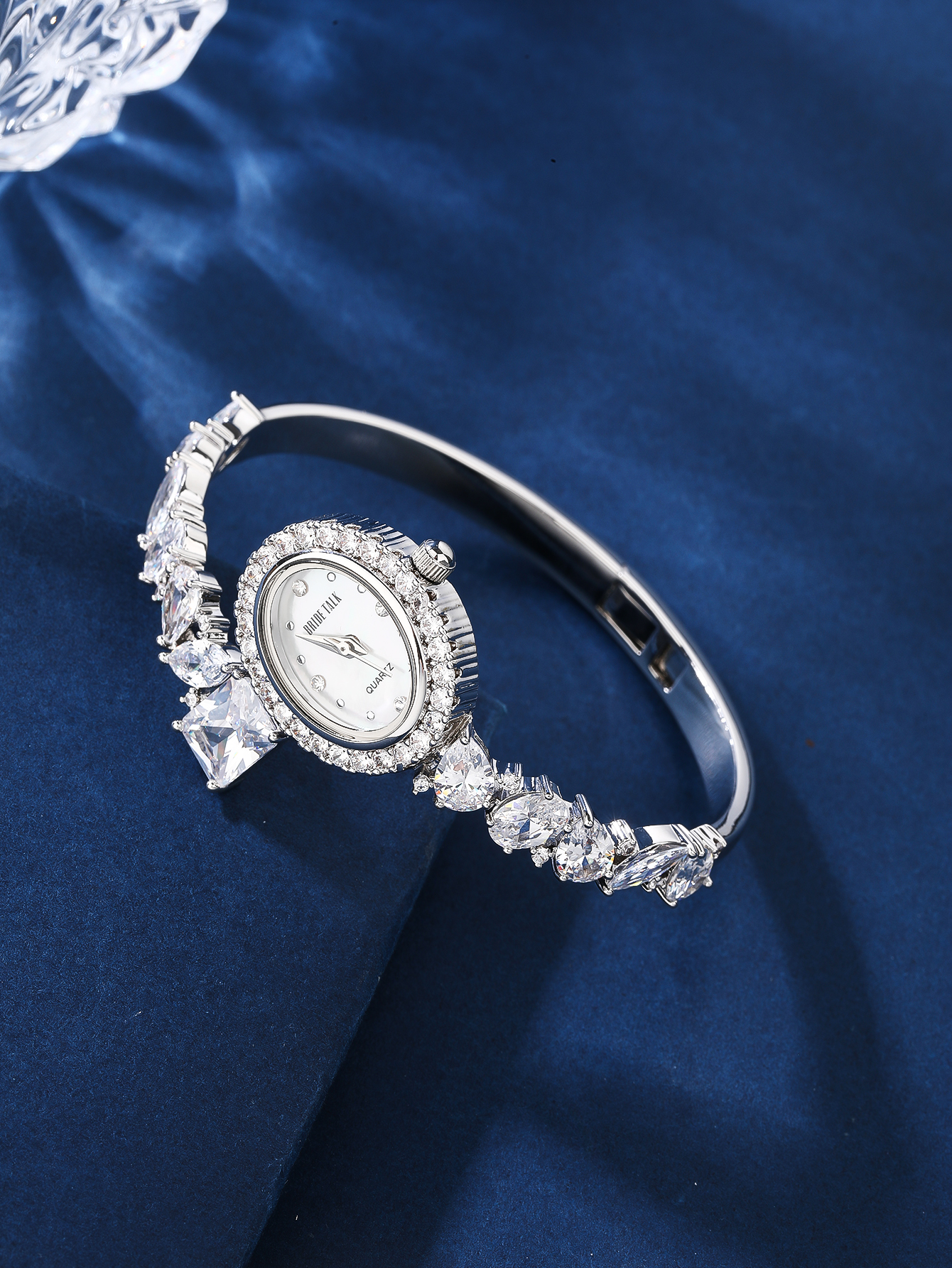 Elegant Glam Luxuriös Einfarbig Öffnung Quarz Frauen Uhren display picture 3