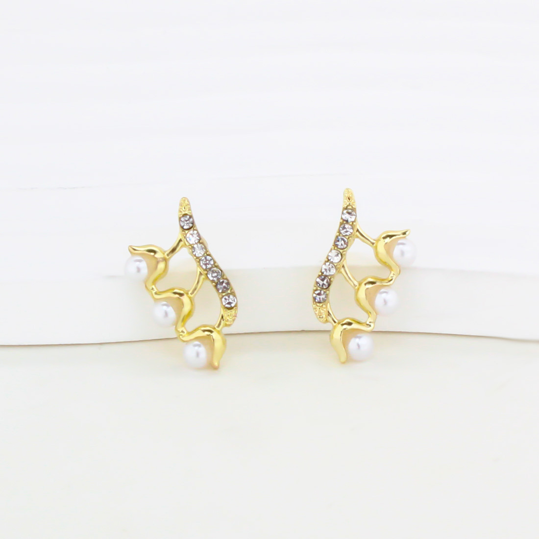 1 Pair Sweet Commute Flower Inlay Alloy Artificial Pearls Rhinestones Gold Plated Ear Studs display picture 3