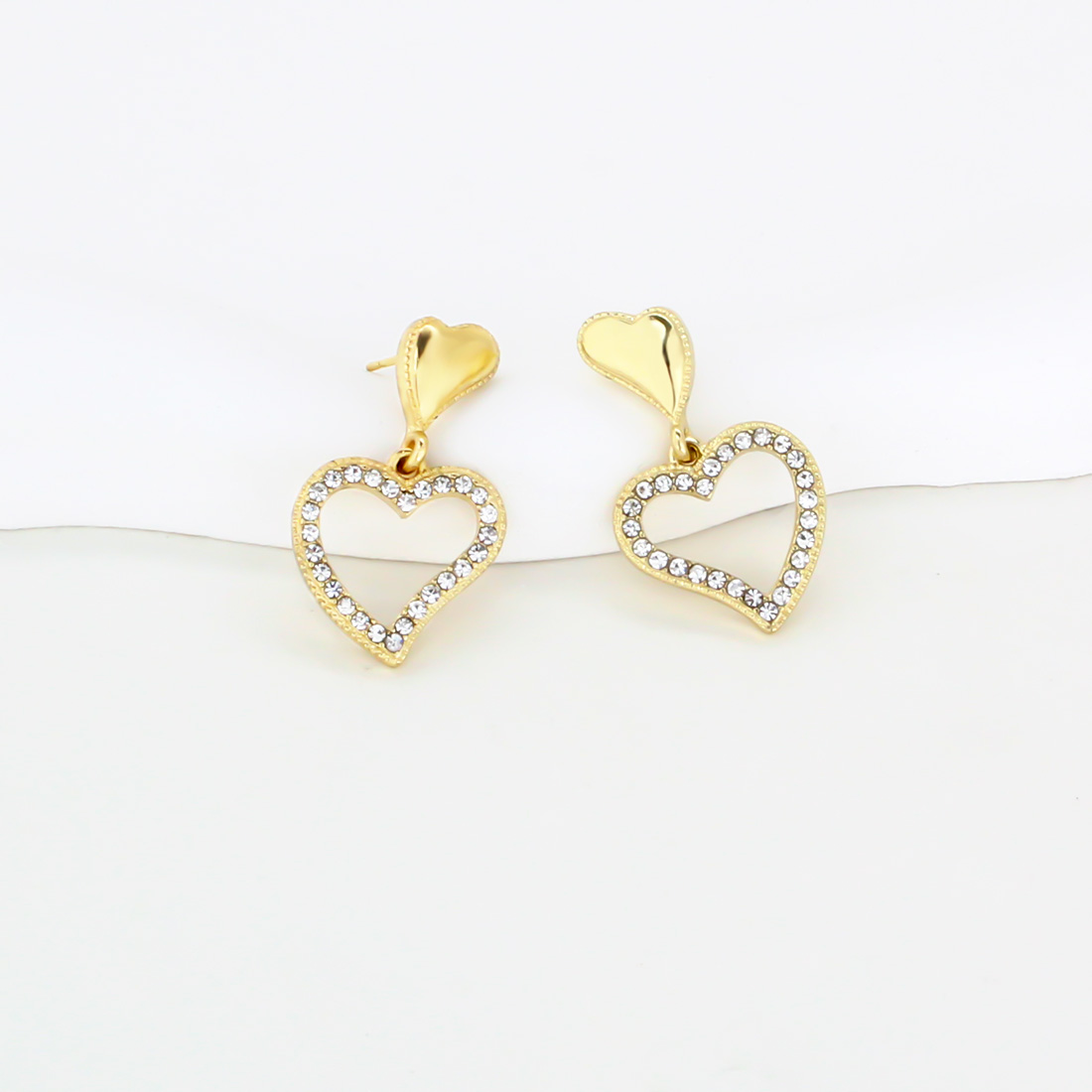 1 Pair Sweet Simple Style Heart Shape Hollow Out Inlay Alloy Rhinestones Gold Plated Drop Earrings display picture 4