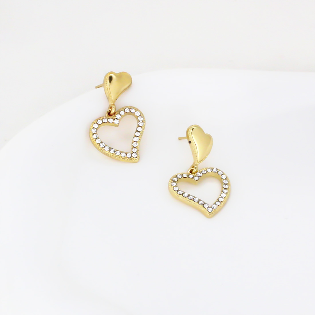 1 Pair Sweet Simple Style Heart Shape Hollow Out Inlay Alloy Rhinestones Gold Plated Drop Earrings display picture 5