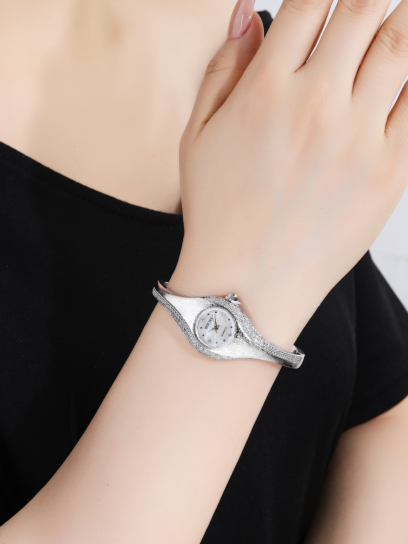 Elegant Modern Style Classic Style Round Opening Electronic Women's Watches display picture 1