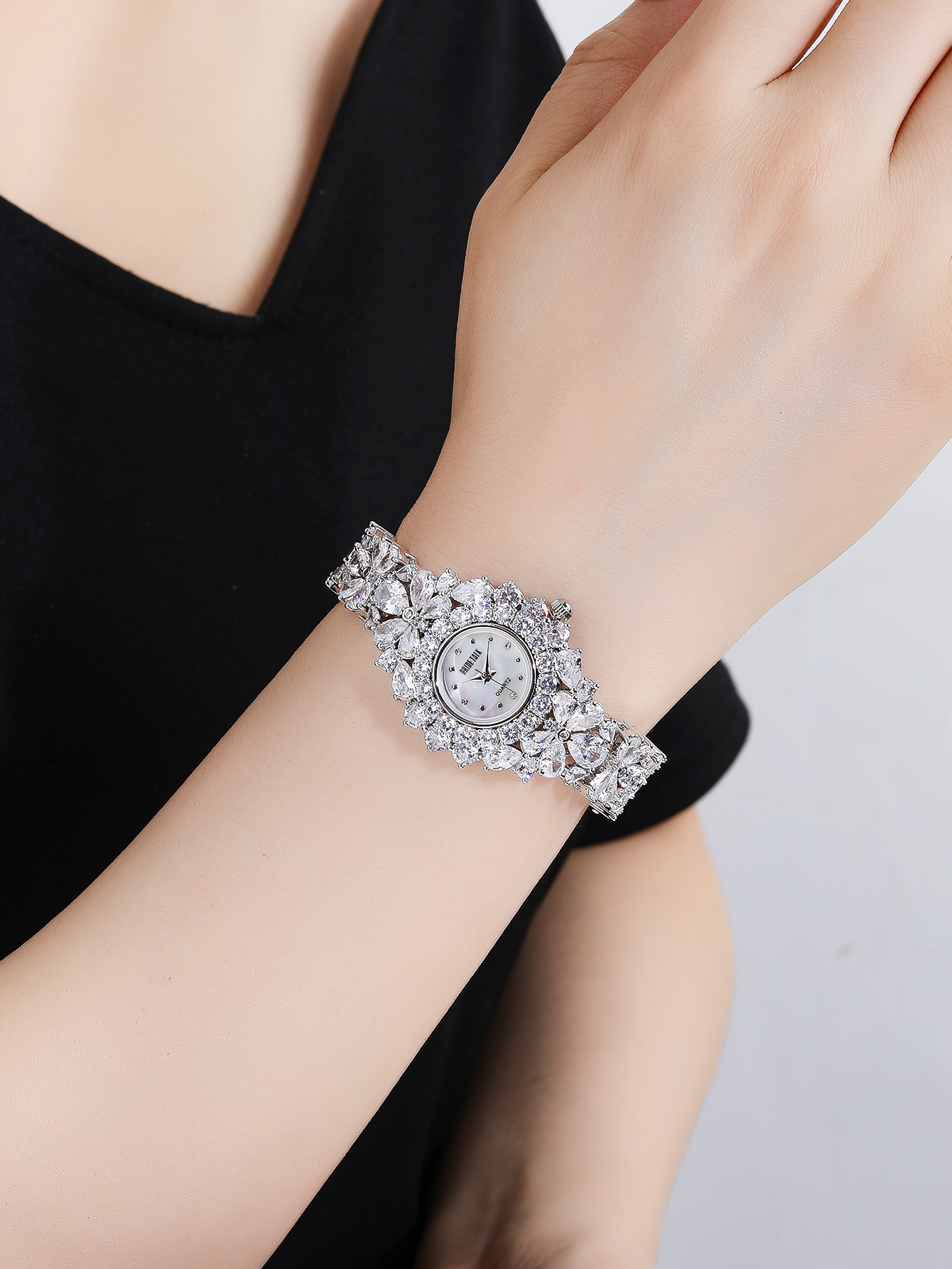 Elegante Glamour Lujoso Color Sólido Hebilla De Torno Cuarzo Relojes De Mujer display picture 1