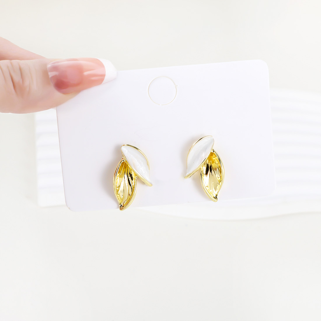 1 Pair Sweet Simple Style Leaves Iron Gold Plated Ear Studs display picture 2
