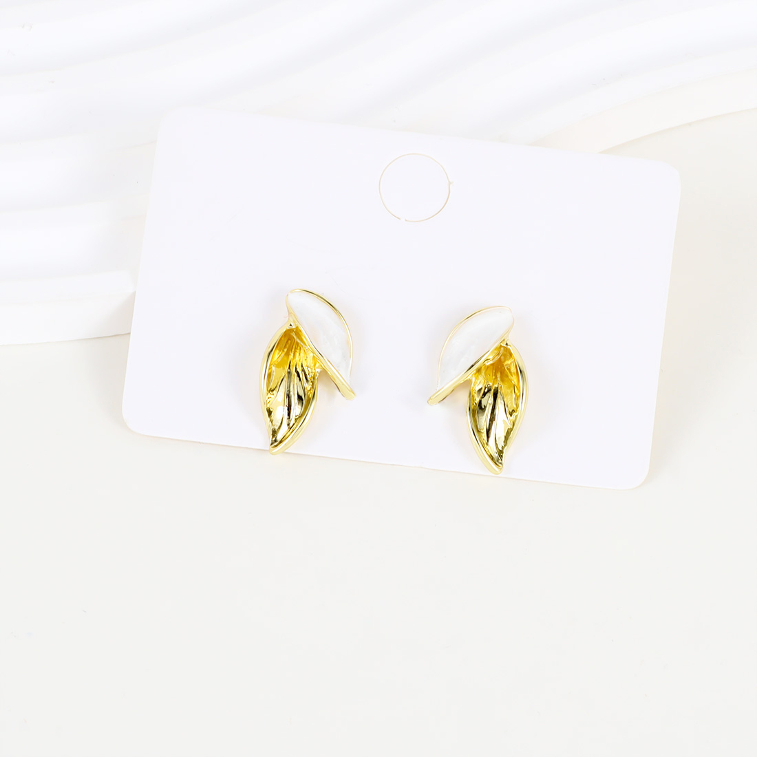 1 Pair Sweet Simple Style Leaves Iron Gold Plated Ear Studs display picture 3