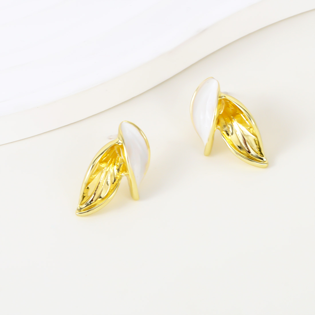 1 Pair Sweet Simple Style Leaves Iron Gold Plated Ear Studs display picture 5