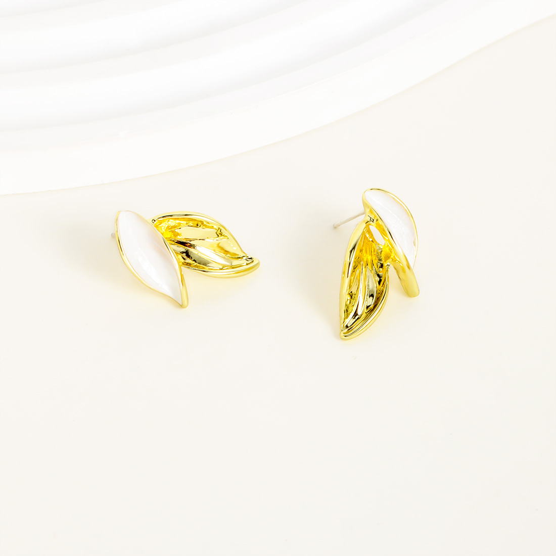 1 Pair Sweet Simple Style Leaves Iron Gold Plated Ear Studs display picture 8