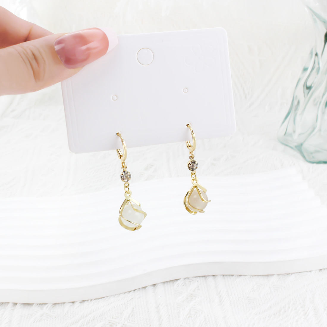 1 Pair Simple Style Commute Geometric Inlay Alloy Opal Zircon Gold Plated Drop Earrings display picture 2