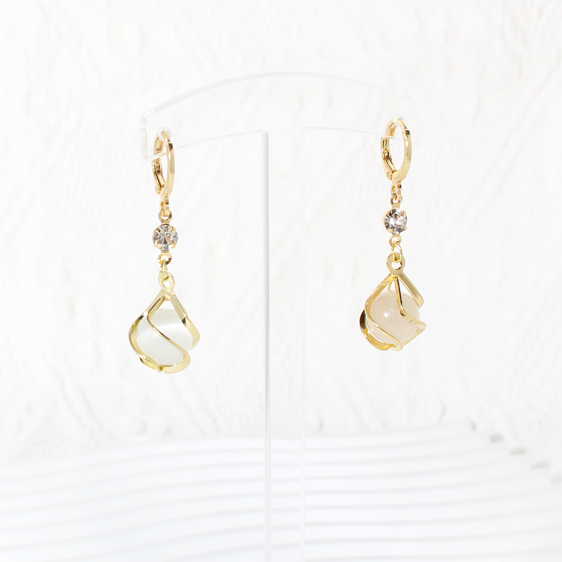 1 Pair Simple Style Commute Geometric Inlay Alloy Opal Zircon Gold Plated Drop Earrings display picture 3