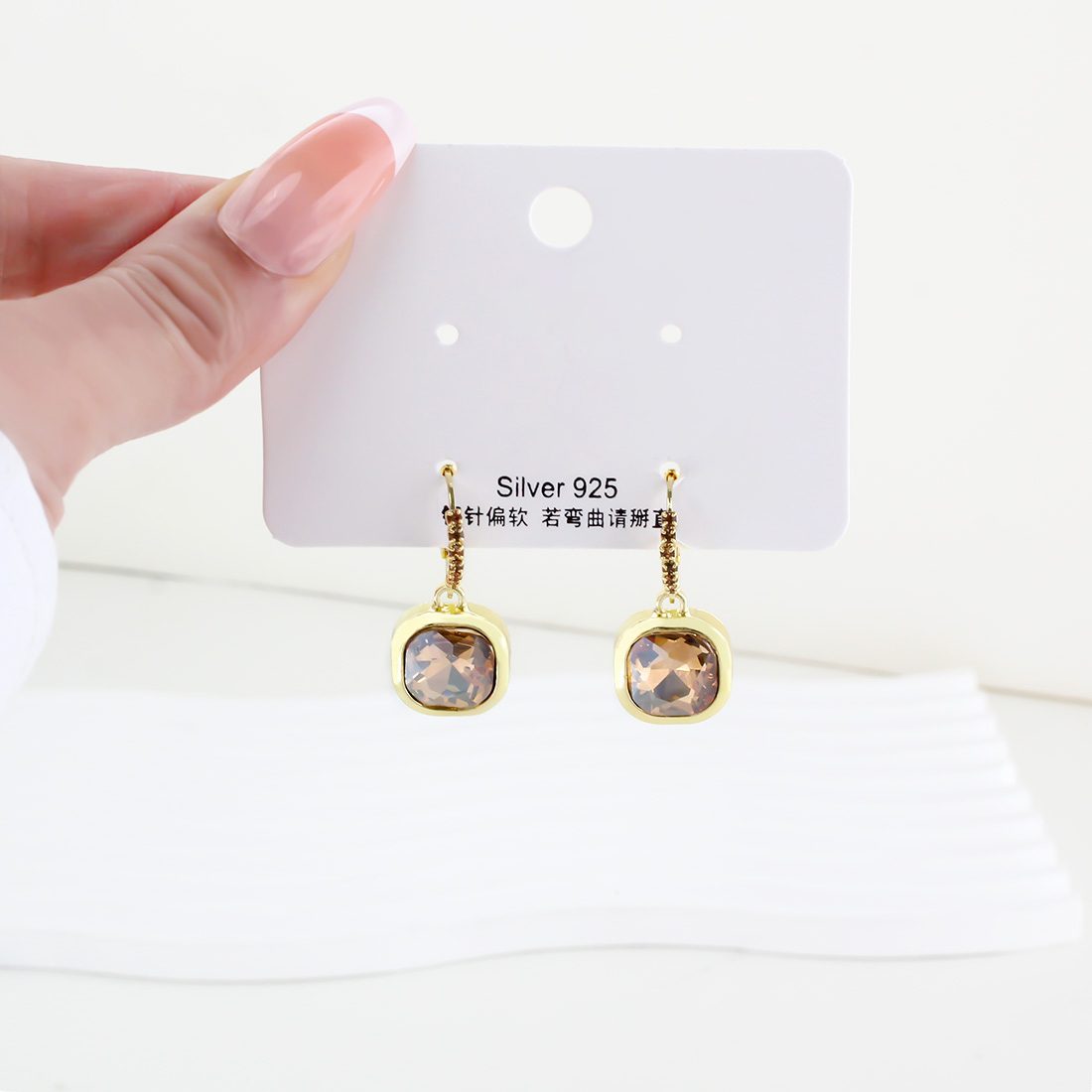 1 Pair Elegant Retro Commute Square Inlay Iron Glass Gold Plated Drop Earrings display picture 2