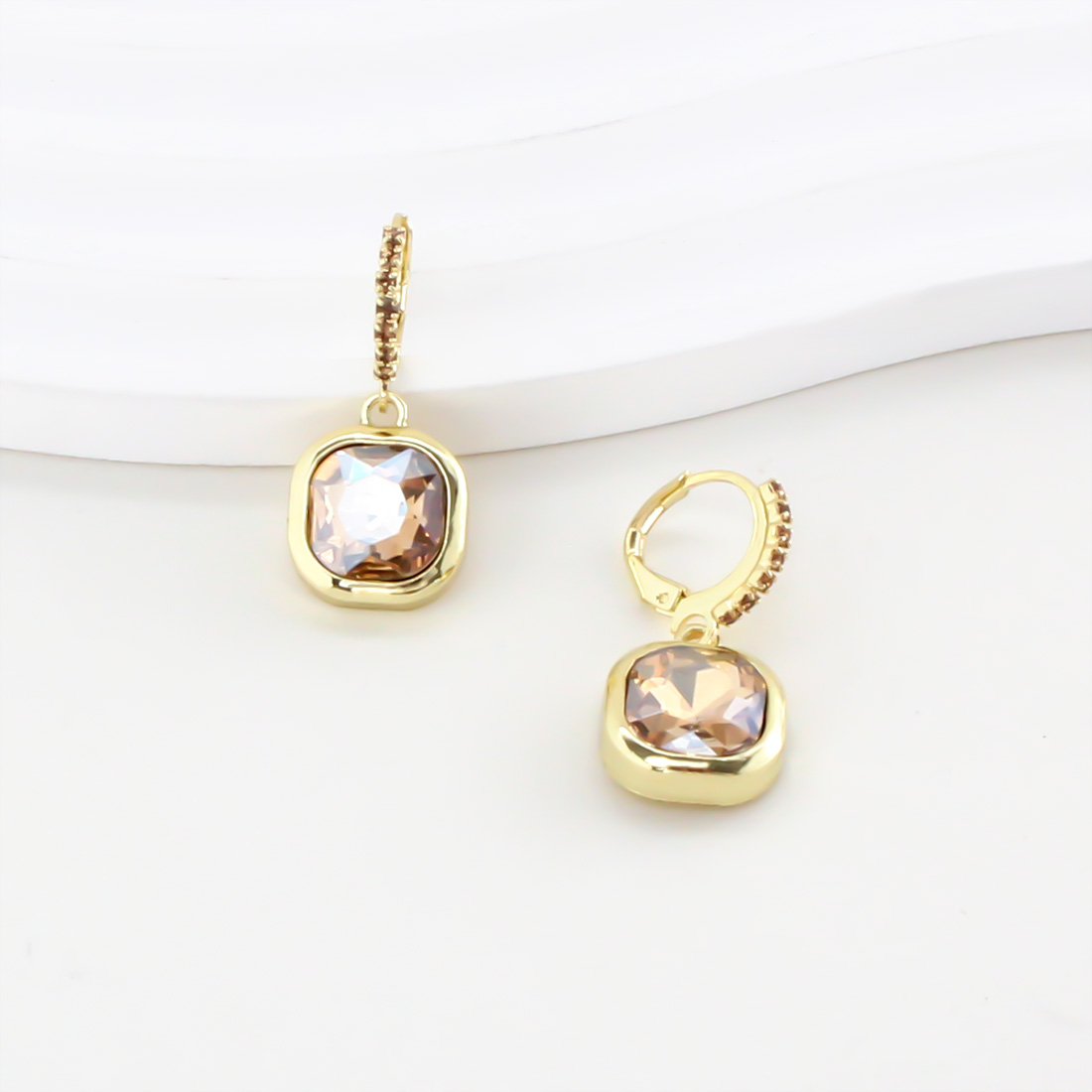 1 Pair Elegant Retro Commute Square Inlay Iron Glass Gold Plated Drop Earrings display picture 3