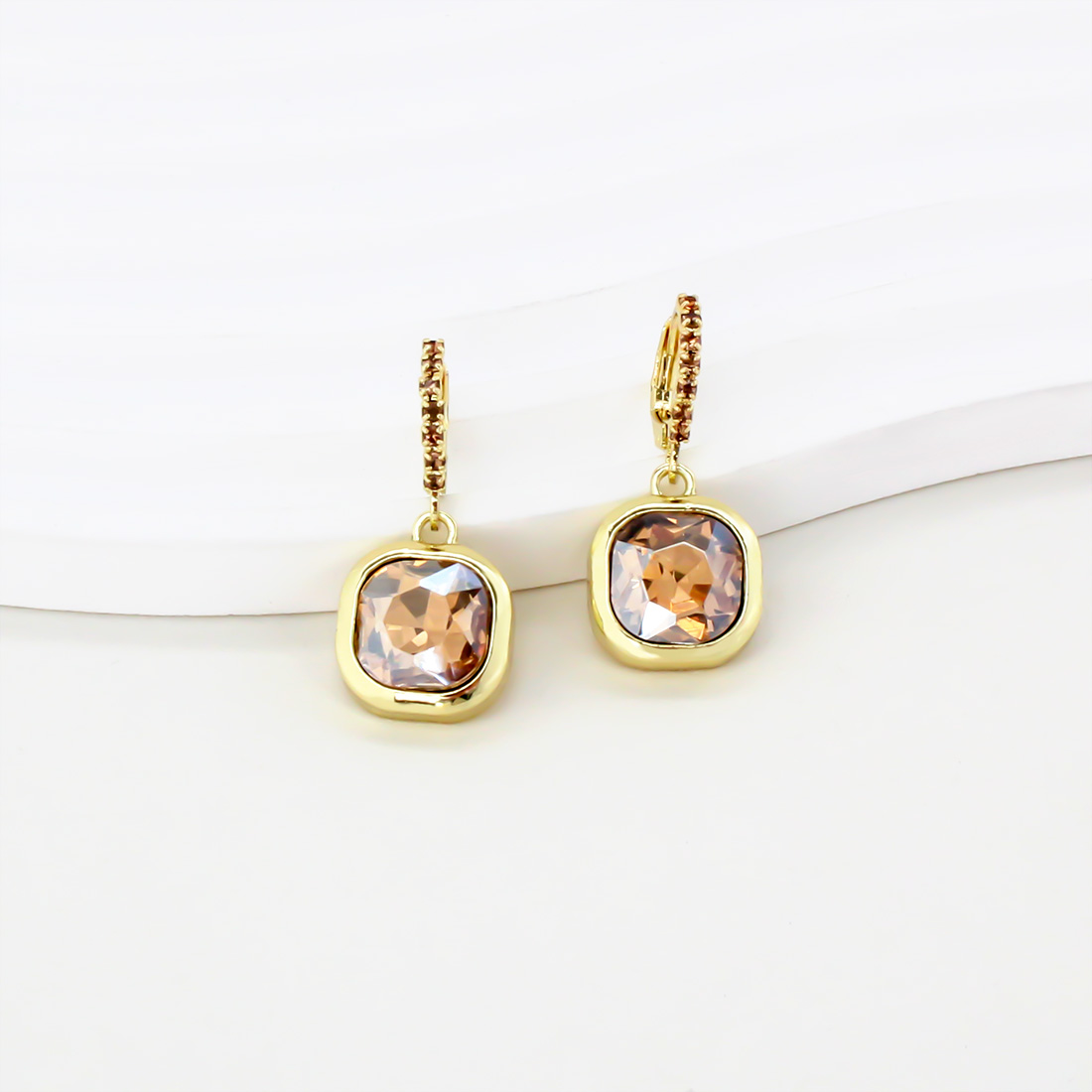 1 Pair Elegant Retro Commute Square Inlay Iron Glass Gold Plated Drop Earrings display picture 5