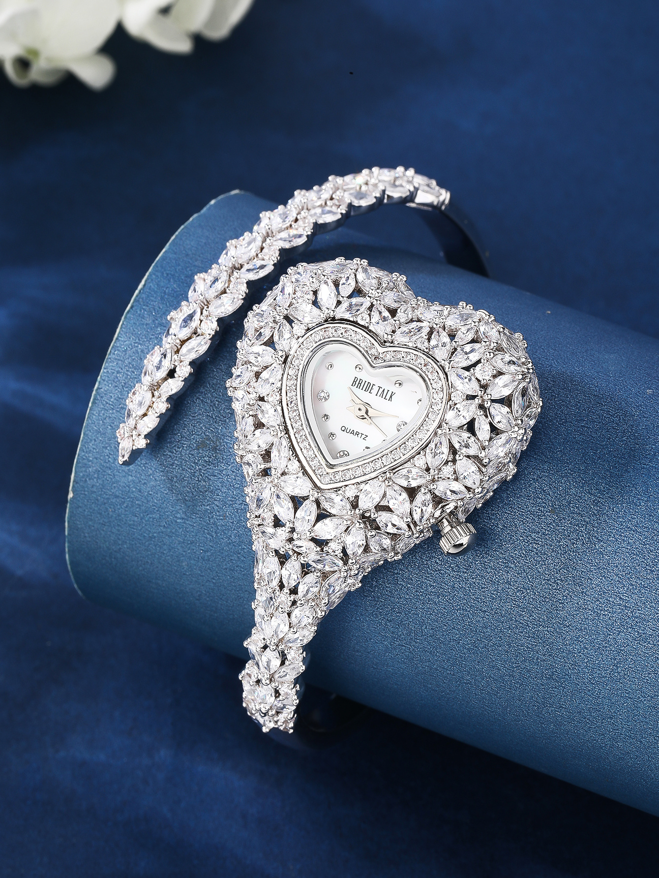 Fairy Style Elegant Modern Style Heart Shape Open Bracelet Watch Electronic Women's Watches display picture 2