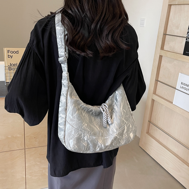 Femmes Moyen Chiffon Couleur Unie De Base Style Classique Fil À Coudre Fermeture Éclair Sac Bandoulière display picture 12