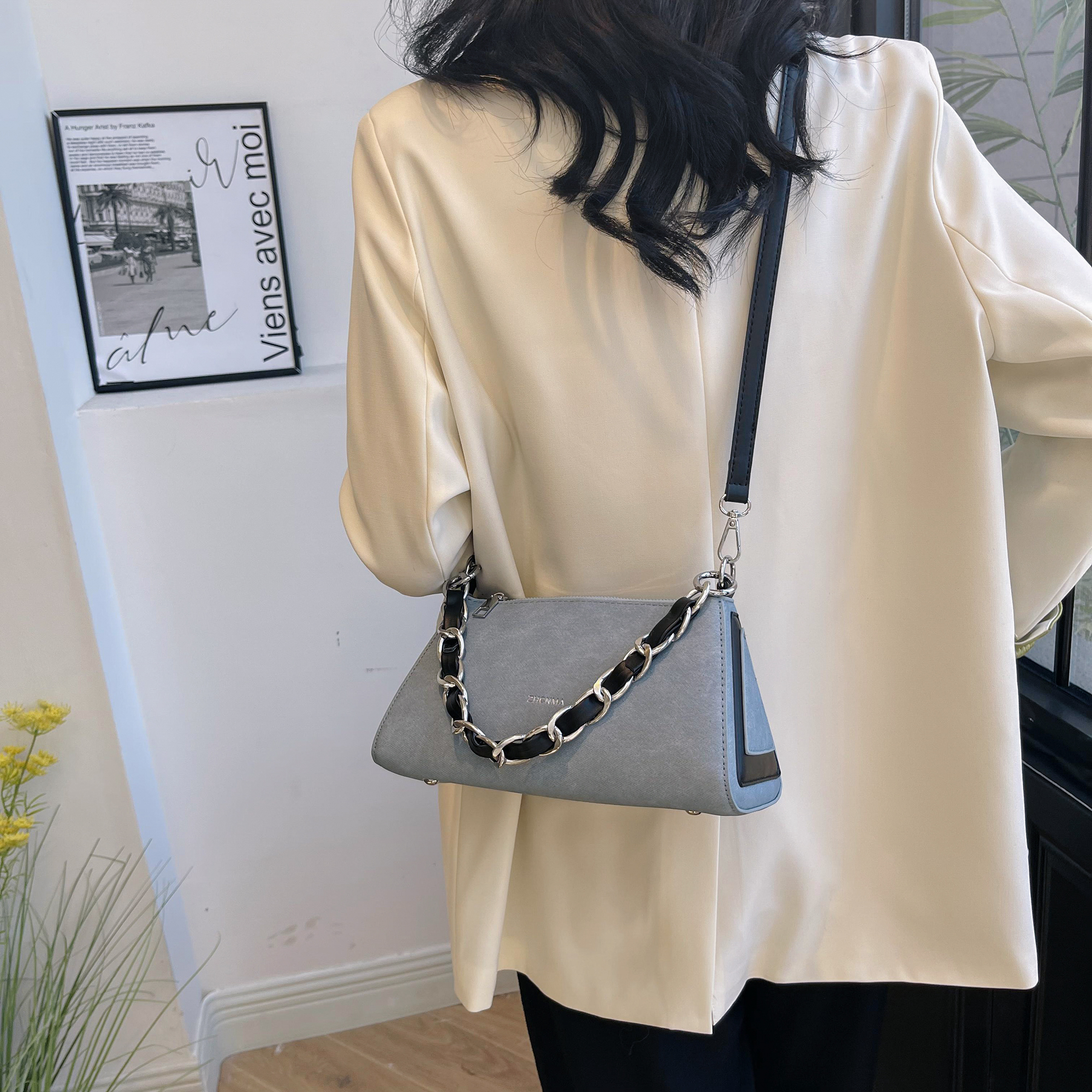 Femmes Moyen Faux Cuir Couleur Unie Style Classique Fermeture Éclair Sac Bandoulière display picture 2