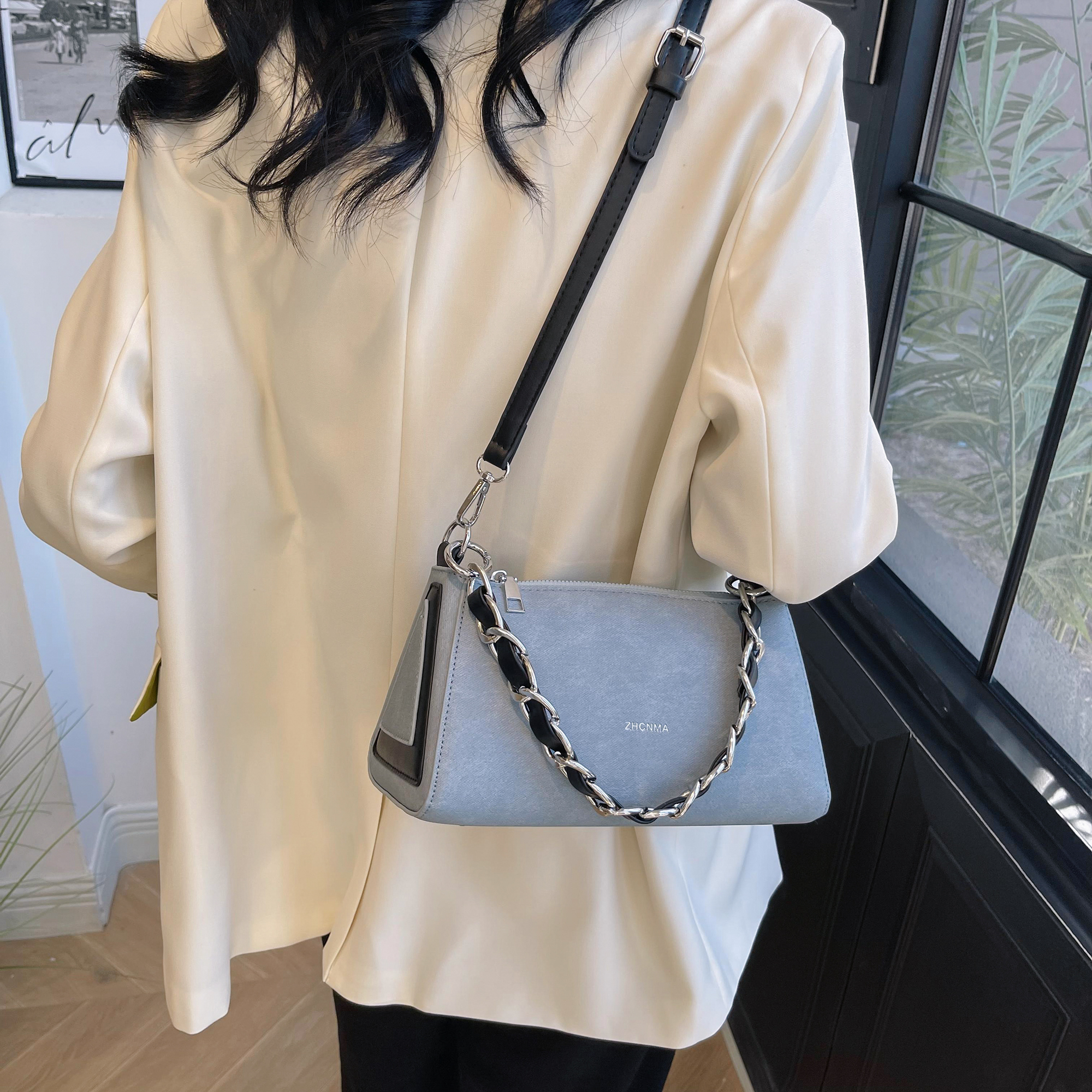 Femmes Moyen Faux Cuir Couleur Unie Style Classique Fermeture Éclair Sac Bandoulière display picture 6