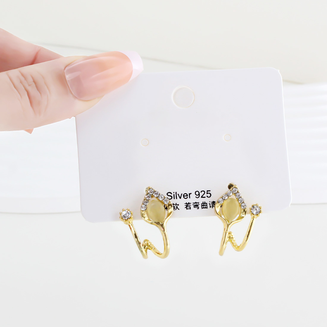 1 Pair Elegant Commute Geometric Inlay Alloy Rhinestones Gold Plated Ear Studs display picture 2