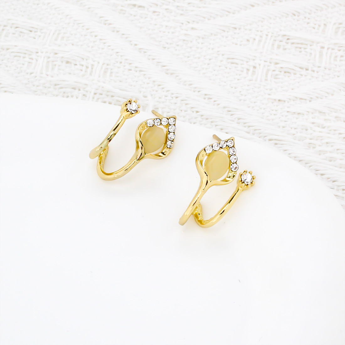 1 Pair Elegant Commute Geometric Inlay Alloy Rhinestones Gold Plated Ear Studs display picture 3