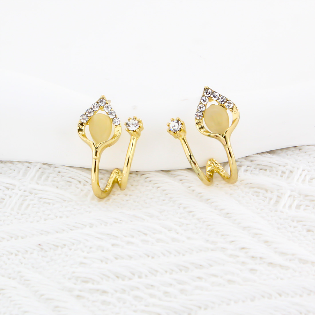 1 Pair Elegant Commute Geometric Inlay Alloy Rhinestones Gold Plated Ear Studs display picture 6