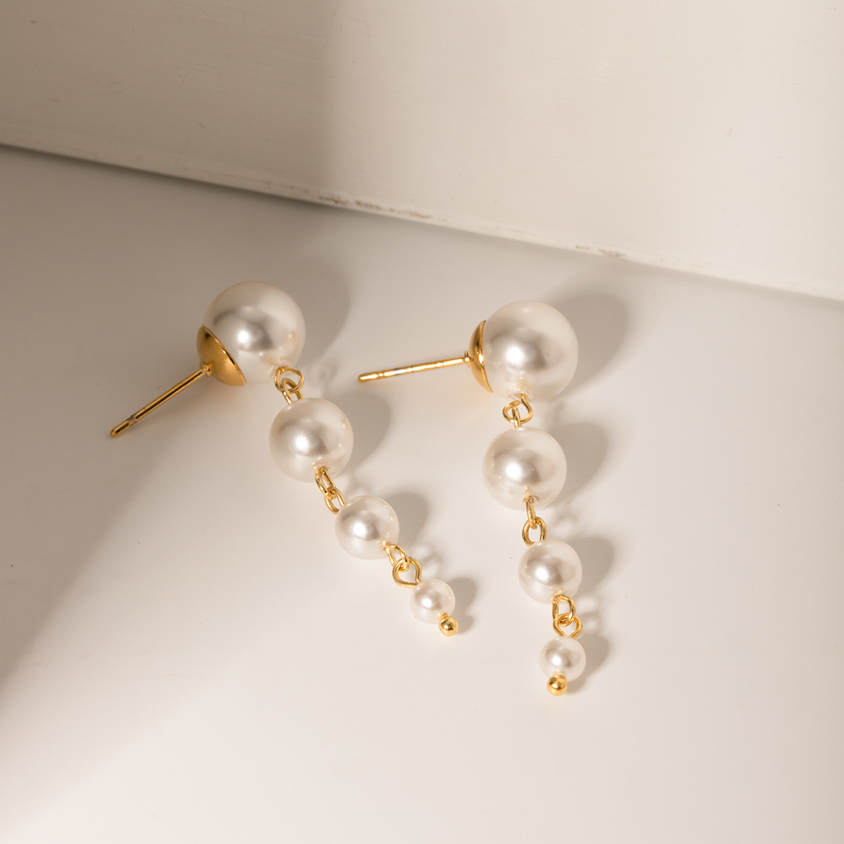 1 Pair Simple Style Classic Style Solid Color Plating Inlay 304 Stainless Steel Pearl 18K Gold Plated Drop Earrings display picture 3