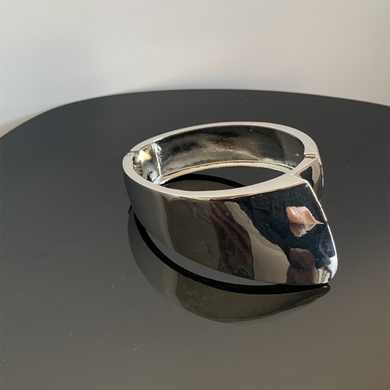 Übertrieben Moderner Stil Irregulär Geometrisch Einfarbig Legierung Kupfer Polieren Überzug Frau Armband Armreif display picture 12