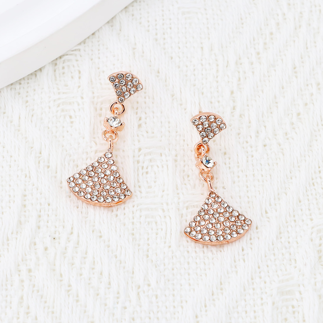 1 Pair Simple Style Classic Style Ginkgo Leaf Plating Inlay Alloy Rhinestones Gold Plated Drop Earrings display picture 4