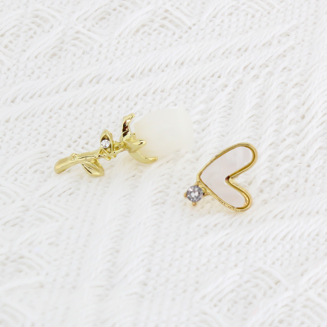 1 Pair Casual Sweet Heart Shape Plating Inlay Iron Rhinestones Gold Plated Ear Studs display picture 3