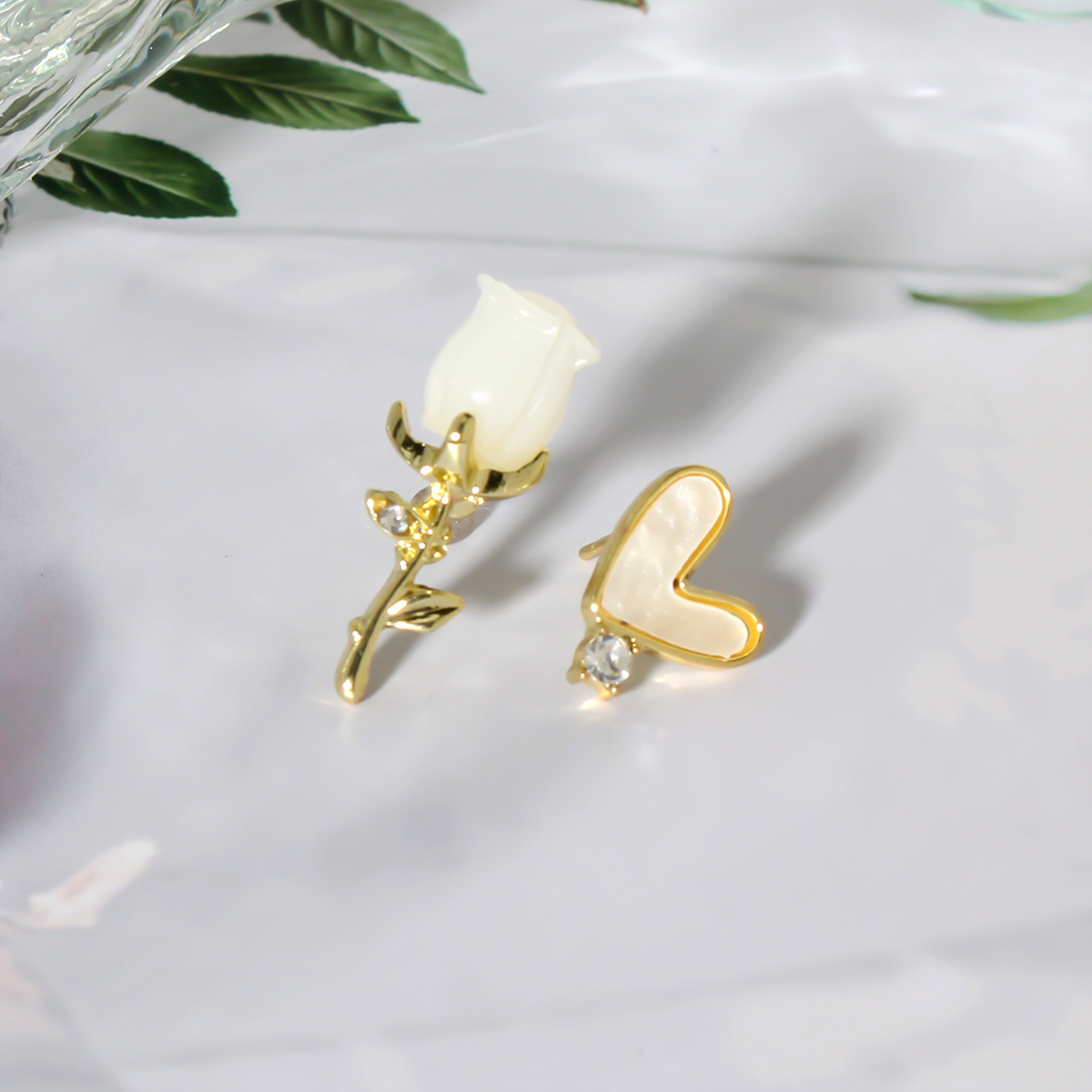 1 Pair Casual Sweet Heart Shape Plating Inlay Iron Rhinestones Gold Plated Ear Studs display picture 6