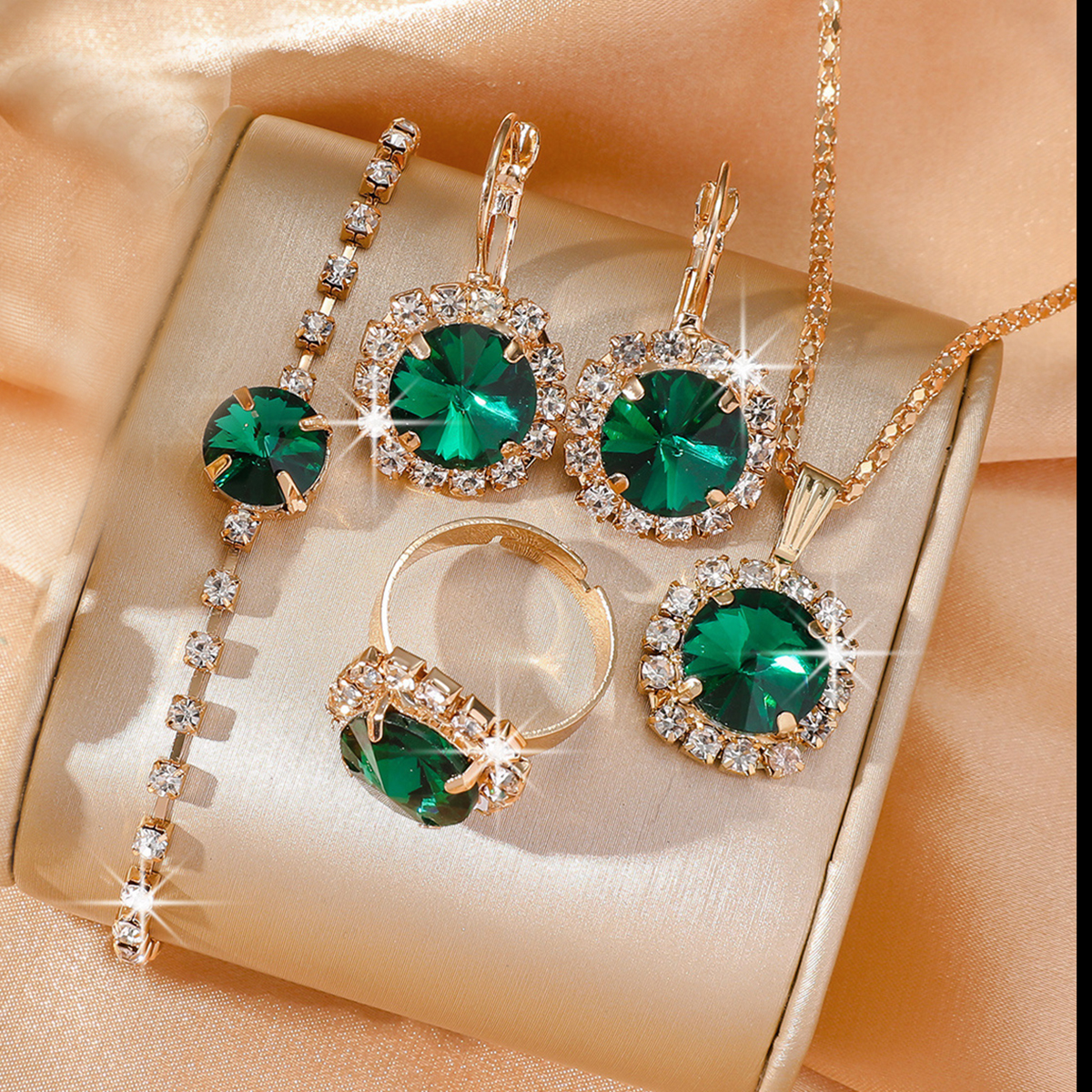 Elegant Romantic Round Artificial Diamond Alloy Wholesale Jewelry Set display picture 6