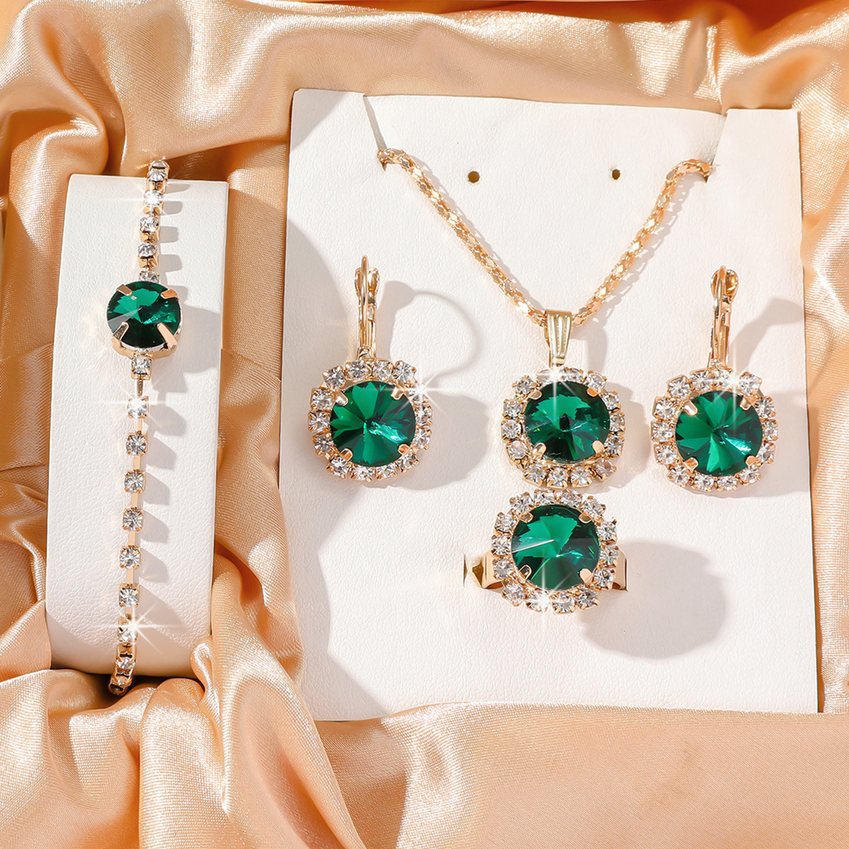 Elegant Romantic Round Artificial Diamond Alloy Wholesale Jewelry Set display picture 7