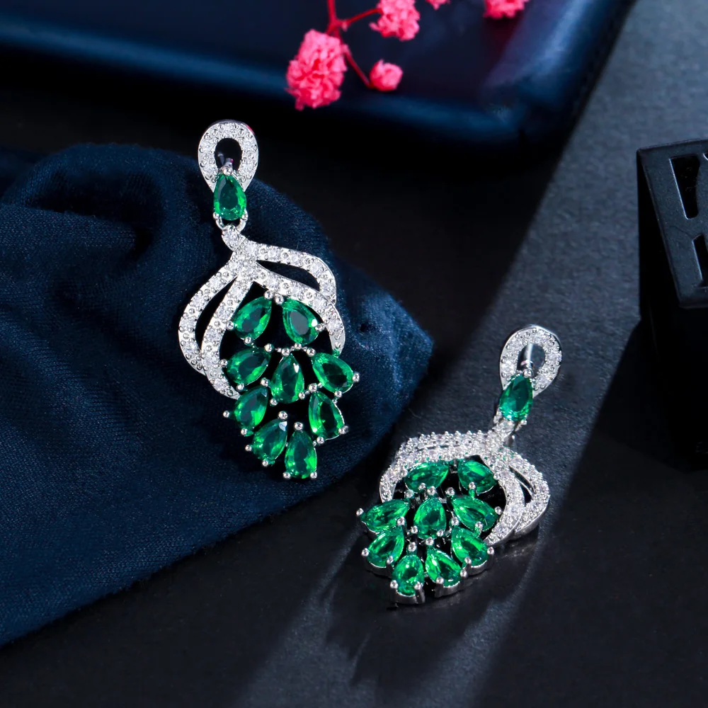 1 Pair Casual Elegant Plant Flower Plating Inlay Copper Zircon White Gold Plated Drop Earrings display picture 5