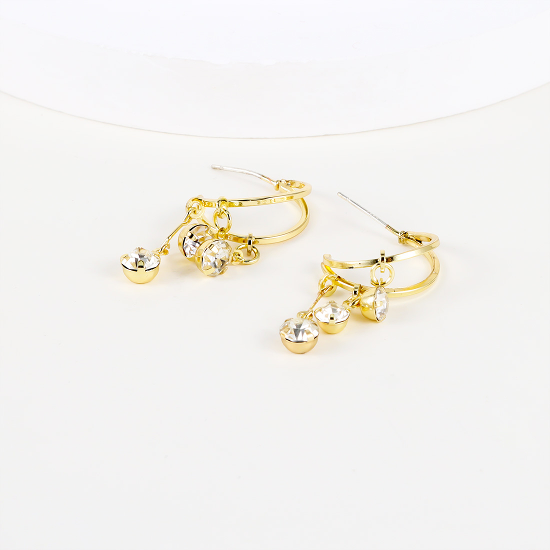 1 Pair Simple Style Classic Style Solid Color Plating Inlay Iron Rhinestones Gold Plated Drop Earrings display picture 6