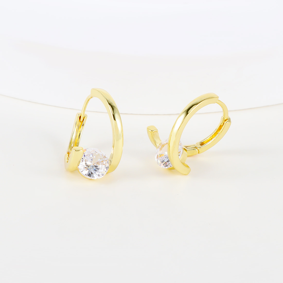 1 Paar Elegant Einfacher Stil Einfarbig Überzug Inlay Eisen Strasssteine Vergoldet Ohrringe display picture 7
